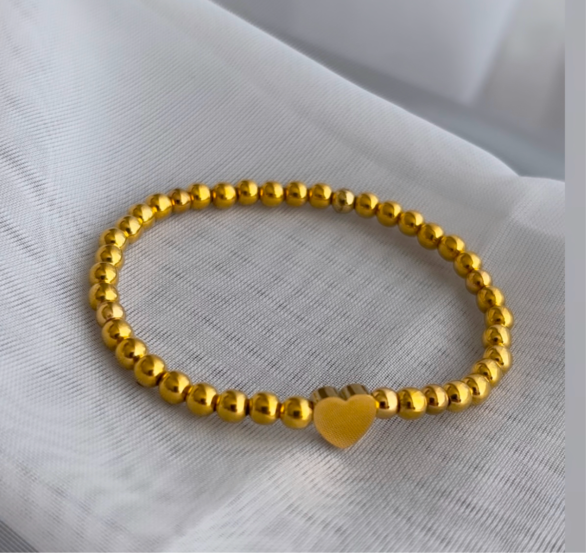 Gold heart beaded dainty bracelet